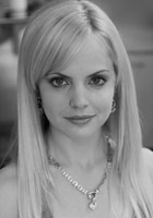 Mena Suvari
