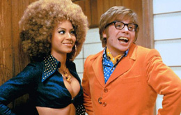 Austin Powers in Goldständer