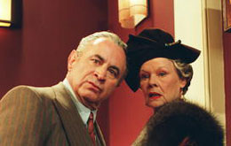 Lady Henderson präsentiert