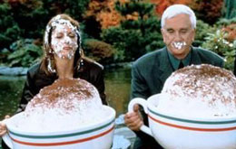 Leslie Nielsen ist sehr Verdächtig